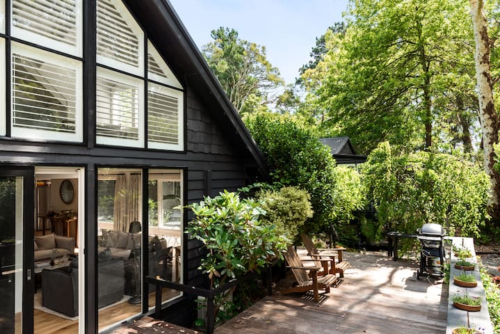 “Gable House” – Red Hill South