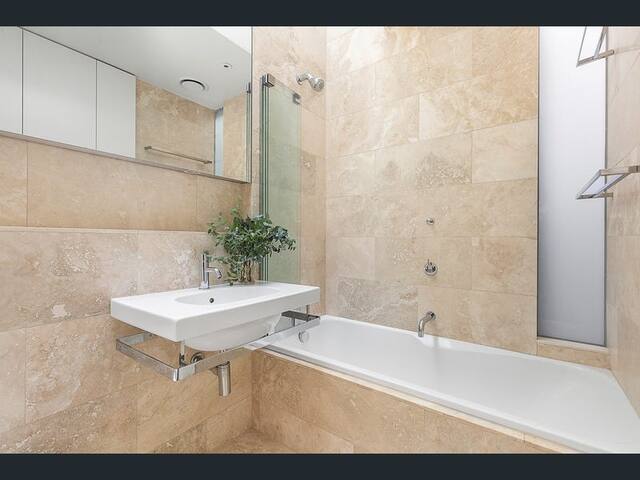 Exclusive Location 3bed 2 story gallery image 5