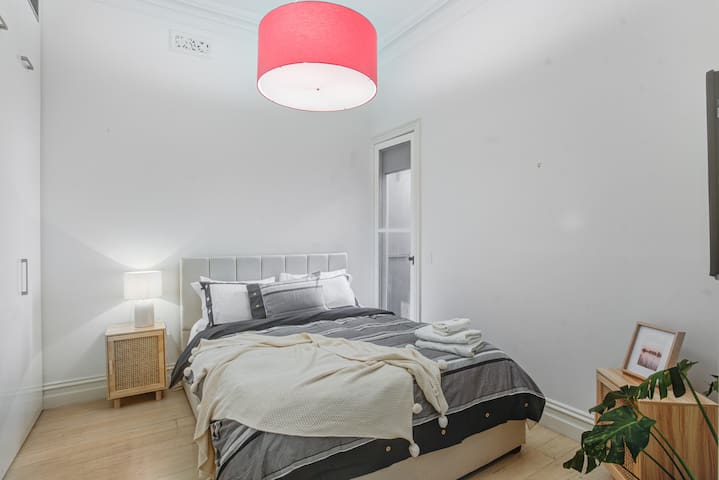 Exclusive Location 3bed 2 story gallery image 3