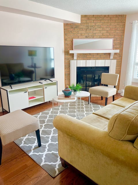 Spacious Retreat for 16 | 6BR | 4 Parkings