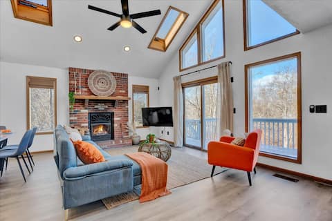 PoconoDreamChalet-HOT TUB/GameRoom/Kids/Pool/Pets