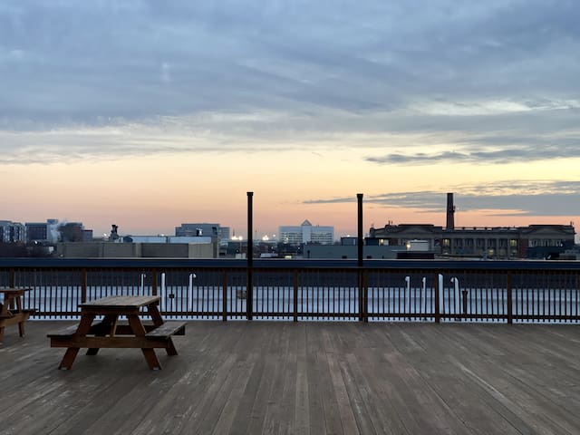 KING bed FREE P-Spot EV EZZY Accessible NO stairs gallery image 2