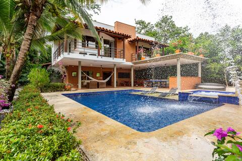 Spectacular Villa with Private Chef | BBQ | Wi-Fi