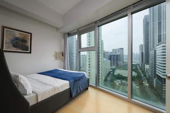  1e - 2BR appartement:  2e slaapkamer