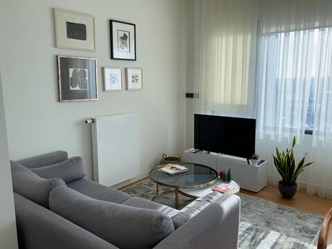 Modern 2 Bedroom with Gym & Pool
