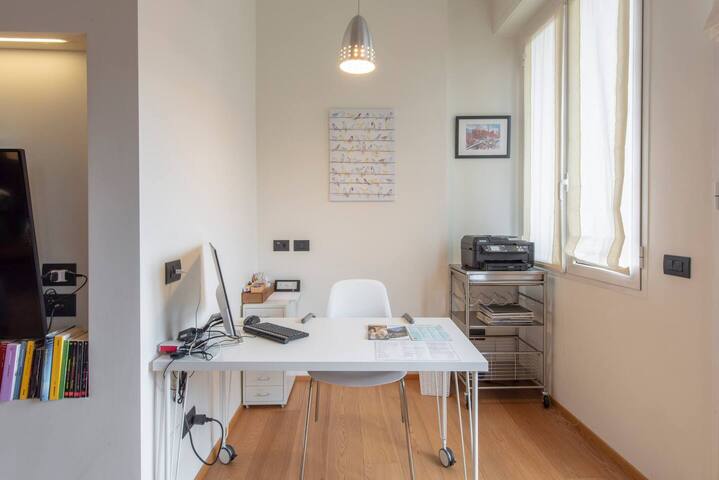 Brera Skyline! 4 person apartment 6th floor gallery image 5