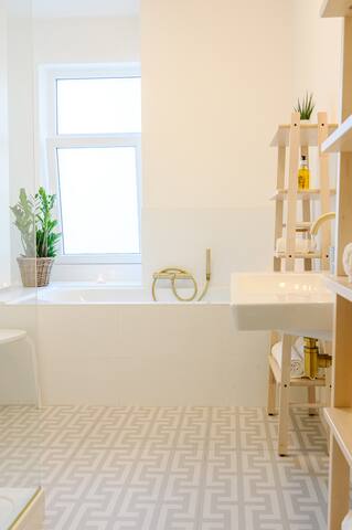 Stylish and Spacious City Center apartment gallery image 5