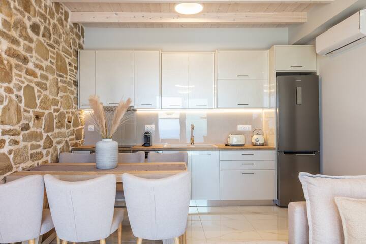 Villa Anemone, pool, sea view, BBQ, luxury, quiet gallery image 3