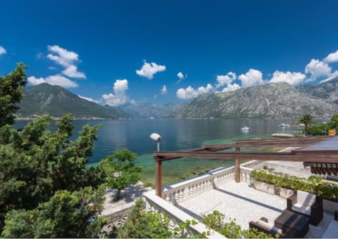 Luxury Waterfront Villa Pontoon, Boat, Sunset View