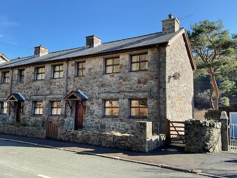 Top performing Airbnb: Riverside cottage in Beddgelert, Snowdonia in Beddgelert