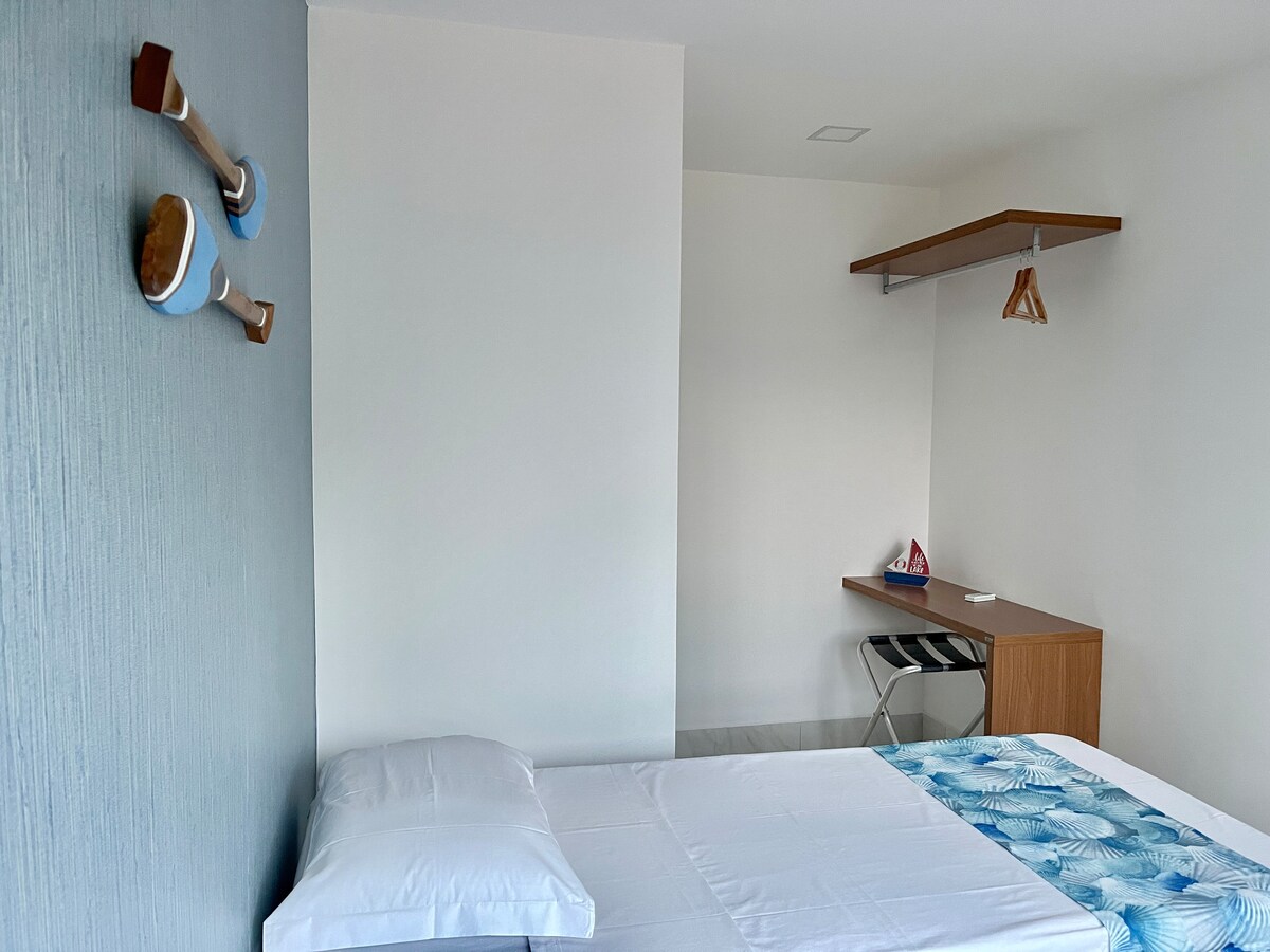 Otra vista de la sala social con aire acondicionado dividido, 2 camas individuales son 1 cama doble.