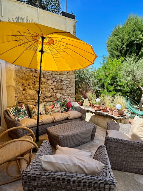 Mas chez Sofi, at the foot of the Luberon, with pool