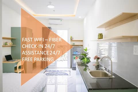 Btw airport & D1 center w/ balcony & fast wi-fi