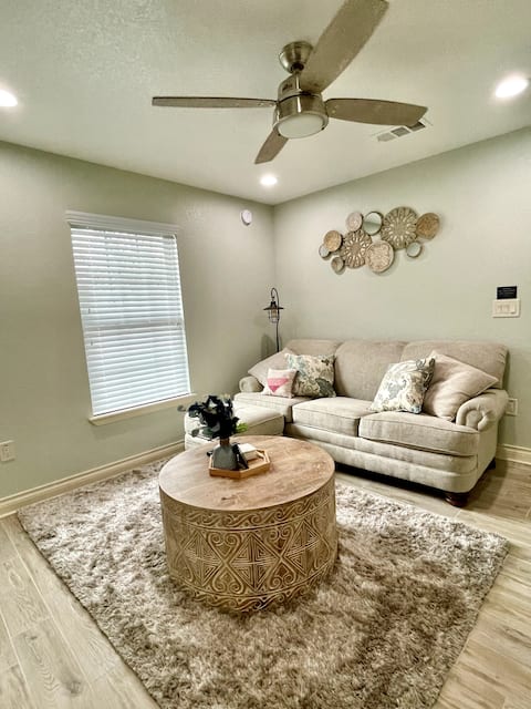 Popular Airbnb listing: Cozy Duplex 15 min from Downtown in Trinity / Houston Gardens