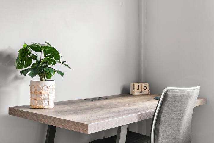 Spacious 8 BDR + 2 Kitchens + Garage! Sleeps 16! gallery image 4