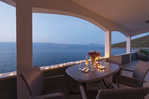 Top Airbnb: Vacation home Sprtva in Općina Sućuraj