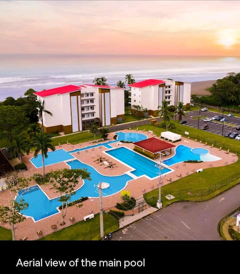 Beachfront Paradise Condo, Great Location, Bejuco