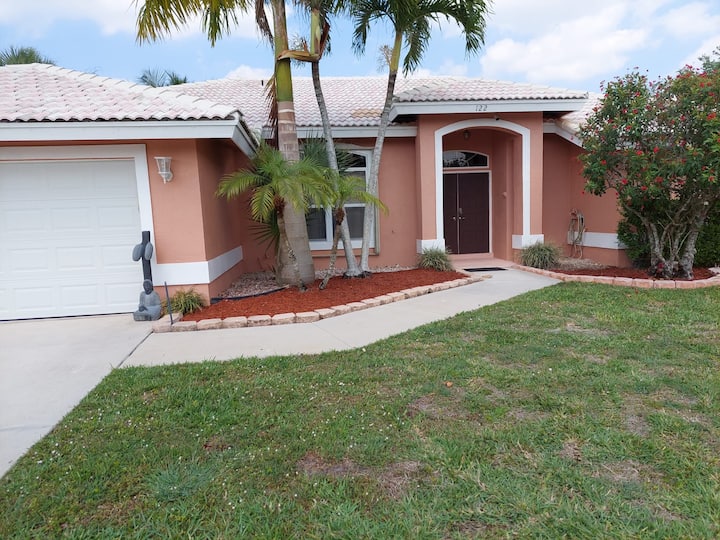Cozy Home Away From Home - Royal Palm Beach, FL