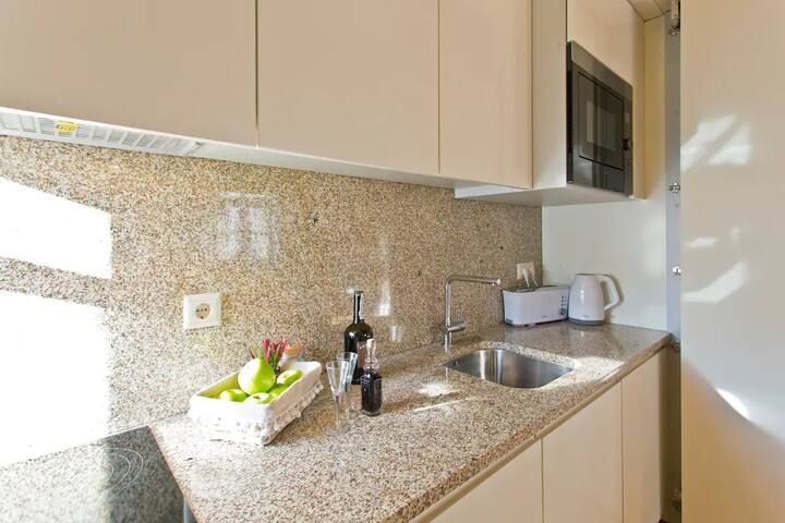 2nd Floor Complete – 4 Studios in Porto Downtown gallery image 4