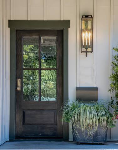 Luxury Bungalow in Deep Eddy gallery image 2