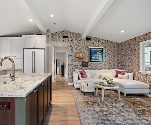 Luxury Bungalow in Deep Eddy