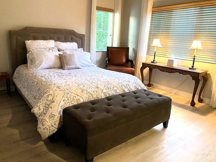 Primárna spálňa (manželská posteľ - 2. poschodie)