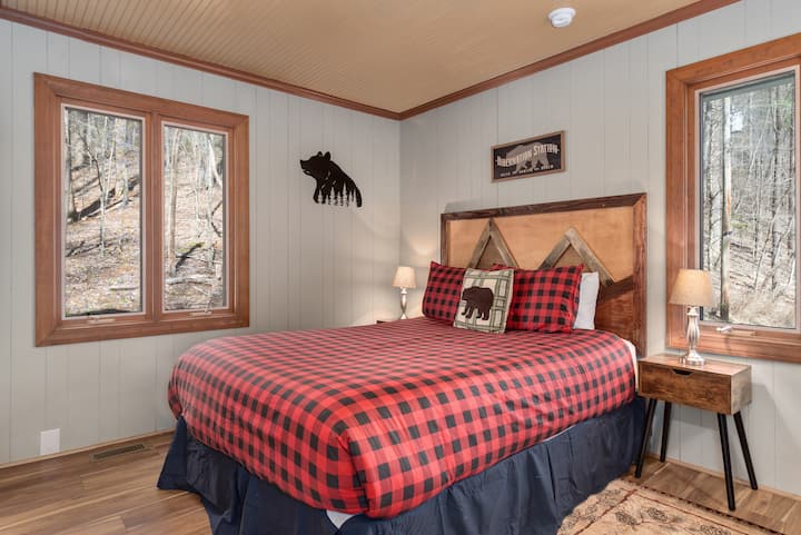 Първа спалня на етаж с двойно легло