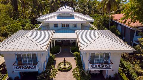 Luxury Dream Villa Right on the Beach!