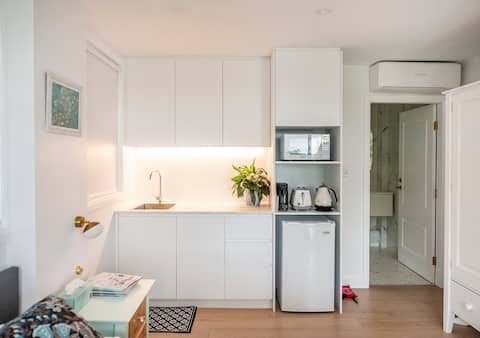 Popular Airbnb listing: Getaway bliss - luxury, peace & panoramic views in Central Coast Council