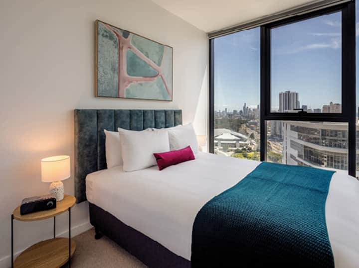 Dormitorio, cama tamaño queen