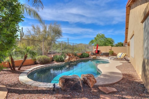 Top Airbnb: Tramonto Lodge | Sunset View•Heated Pool•Fire Pit in North Gateway