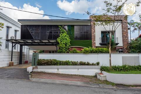 Serene Natural Vibes Private Pool Villa in Ampang