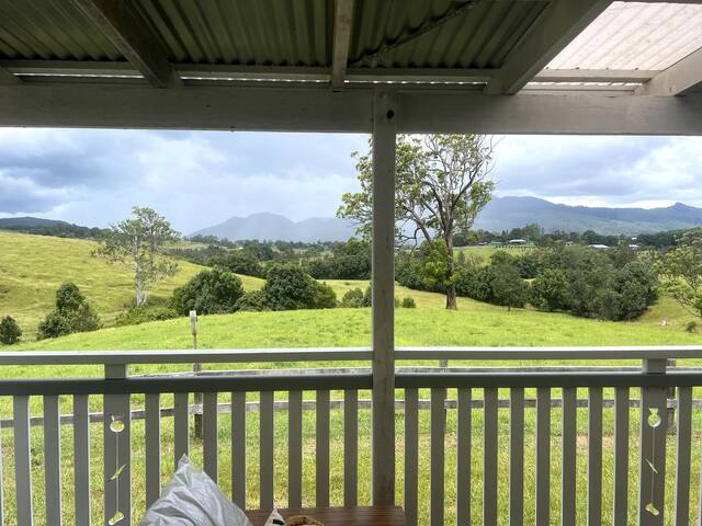 Black Cockatoo Tyalgum gallery image 2