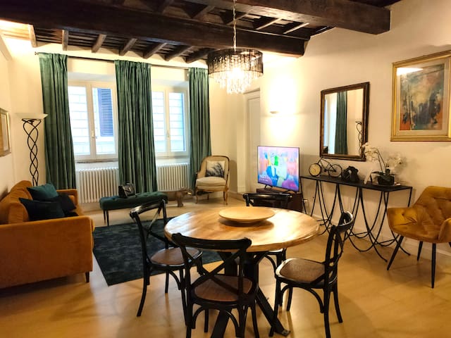 Trevi Charming Apartment