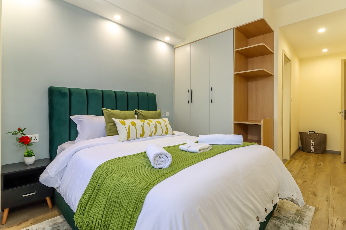 Serene 1BR City Hub w/ Rooftop, Pool & Gym photo 2