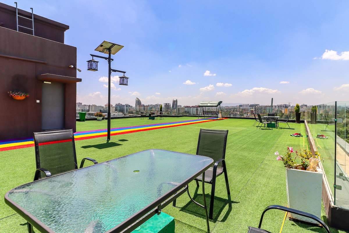 Serene 1BR City Hub w/ Rooftop, Pool & Gym photo 5