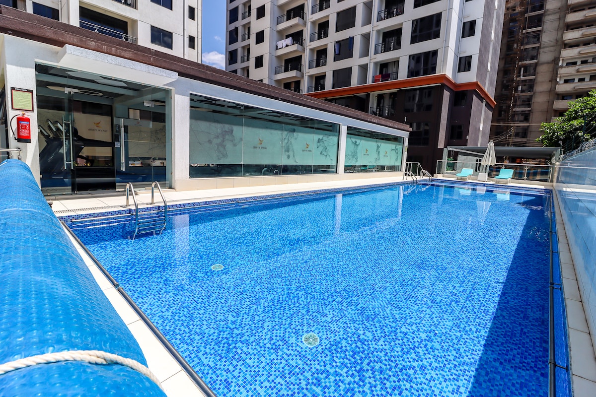 Elegant  ⭐ 4.87 · 2 bedrooms · 2 beds · 2 Bath w/ Pool, Gym & Rooftop  photo 2