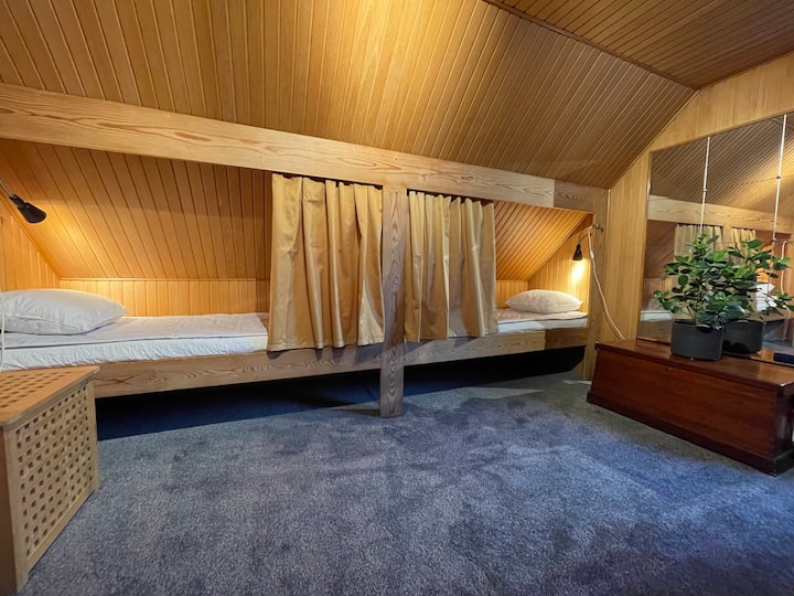 两间卧室，内置单人床