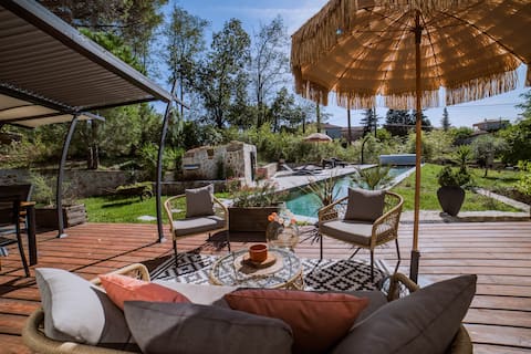 Domaine S&B – Charming Villa with Pool