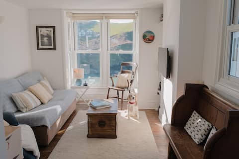 Unique fisherman's cottage with stunning views