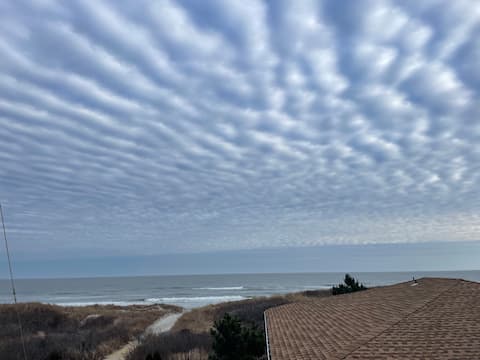 Cheerful Oceanview Condo