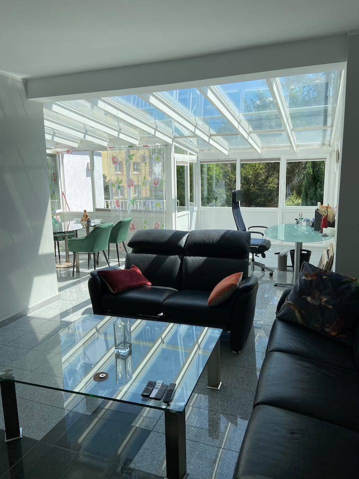 Central apartment in Frankfurt with conservatory Apartments for Rent