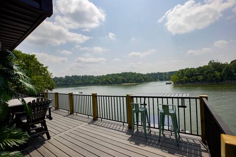 Spring Getaway! Lakefront, Dock, Fish, Bourbon