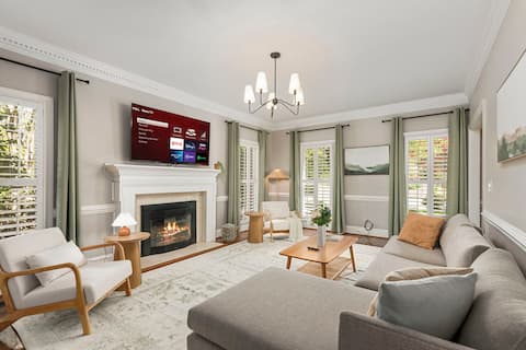 The Greensboro Manor with HotTub FirePitBasketball