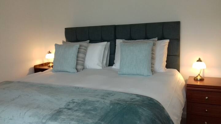 سرير مريح كبير (أو 2 الفردي)