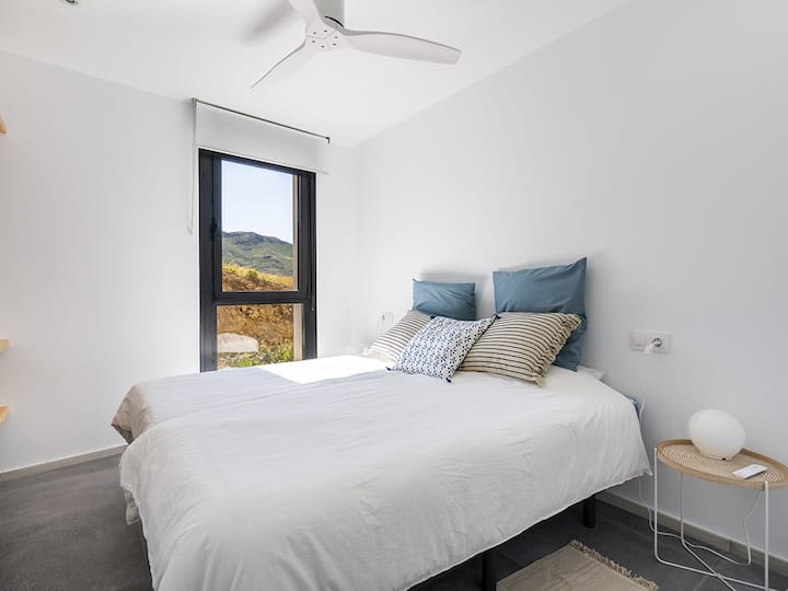 Ოთახი 2 ორი 90 × 1.90 საწოლით.