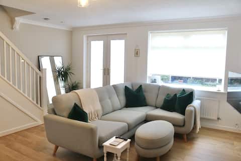 Popular Airbnb listing: Whole house in Poynton village centre in Cheshire