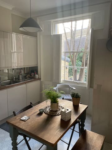 2 Bedroom Garden Flat /WC1 Central London