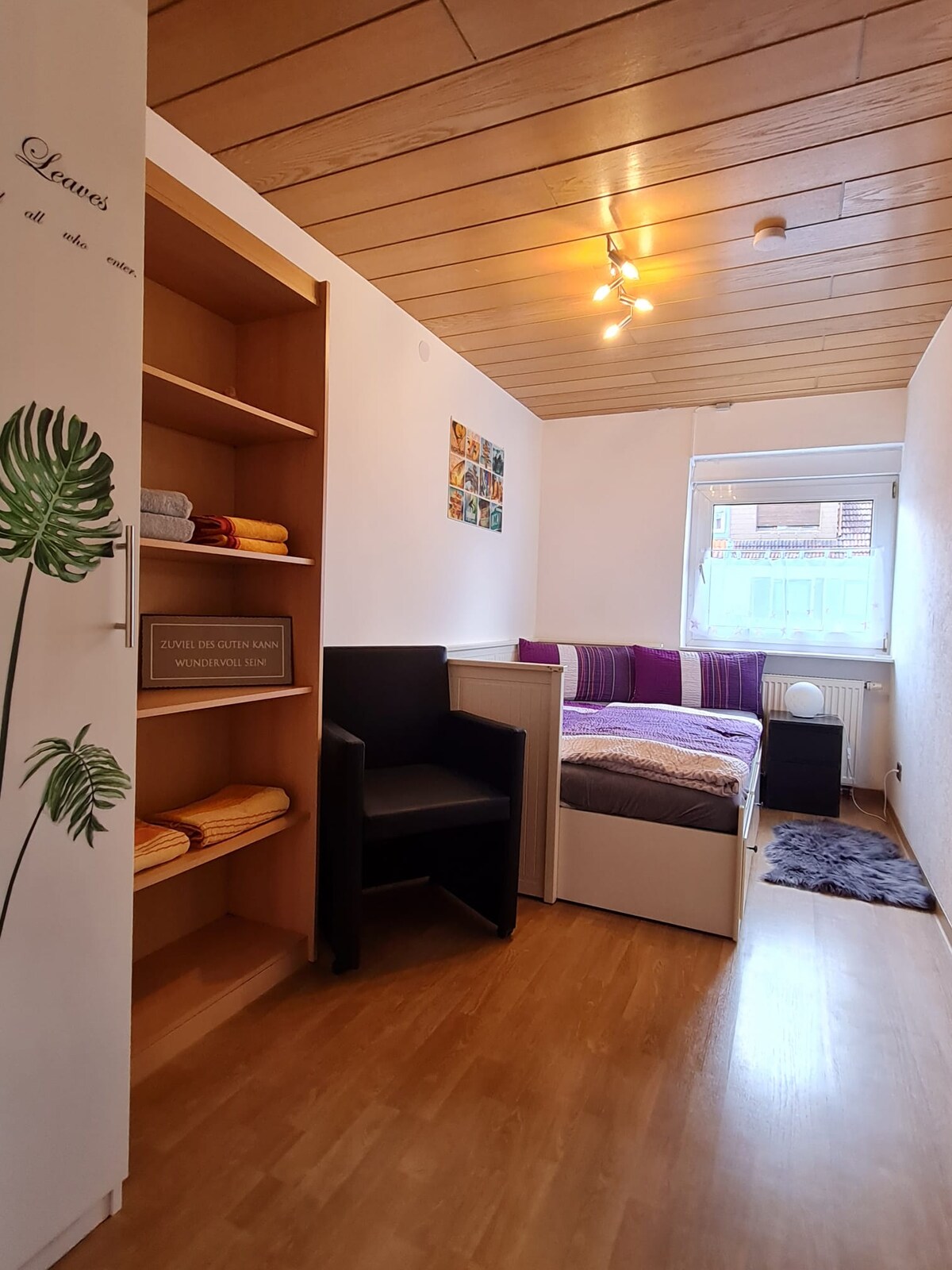 Dhomë e vogël gjumi në katin përdhe