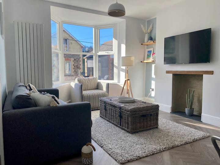 ‘Sandy Bottom’ Apartment by the sea Apartments for Rent in Combe Martin, England, United